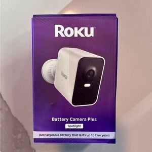 Roku Battery Camera Plus in White and Black